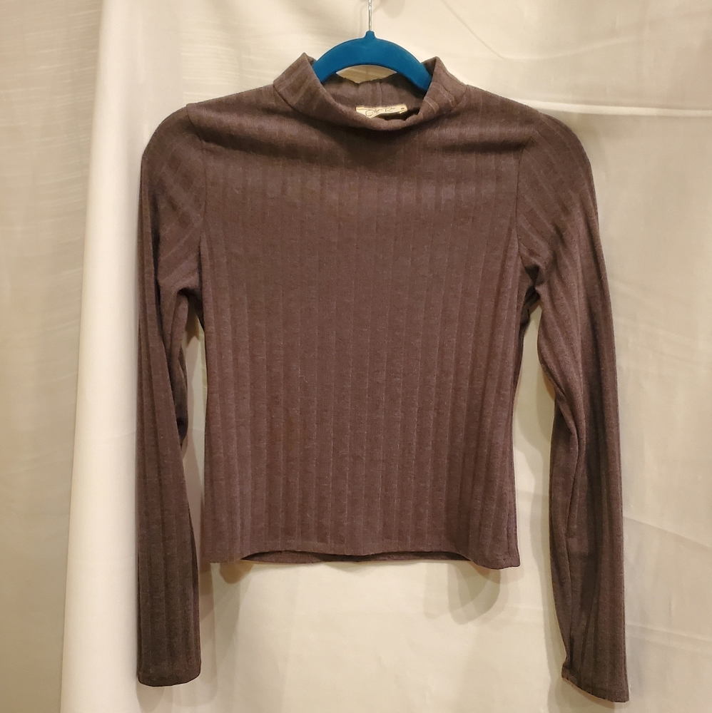 Women's/Juniors dark green ribbed sweater